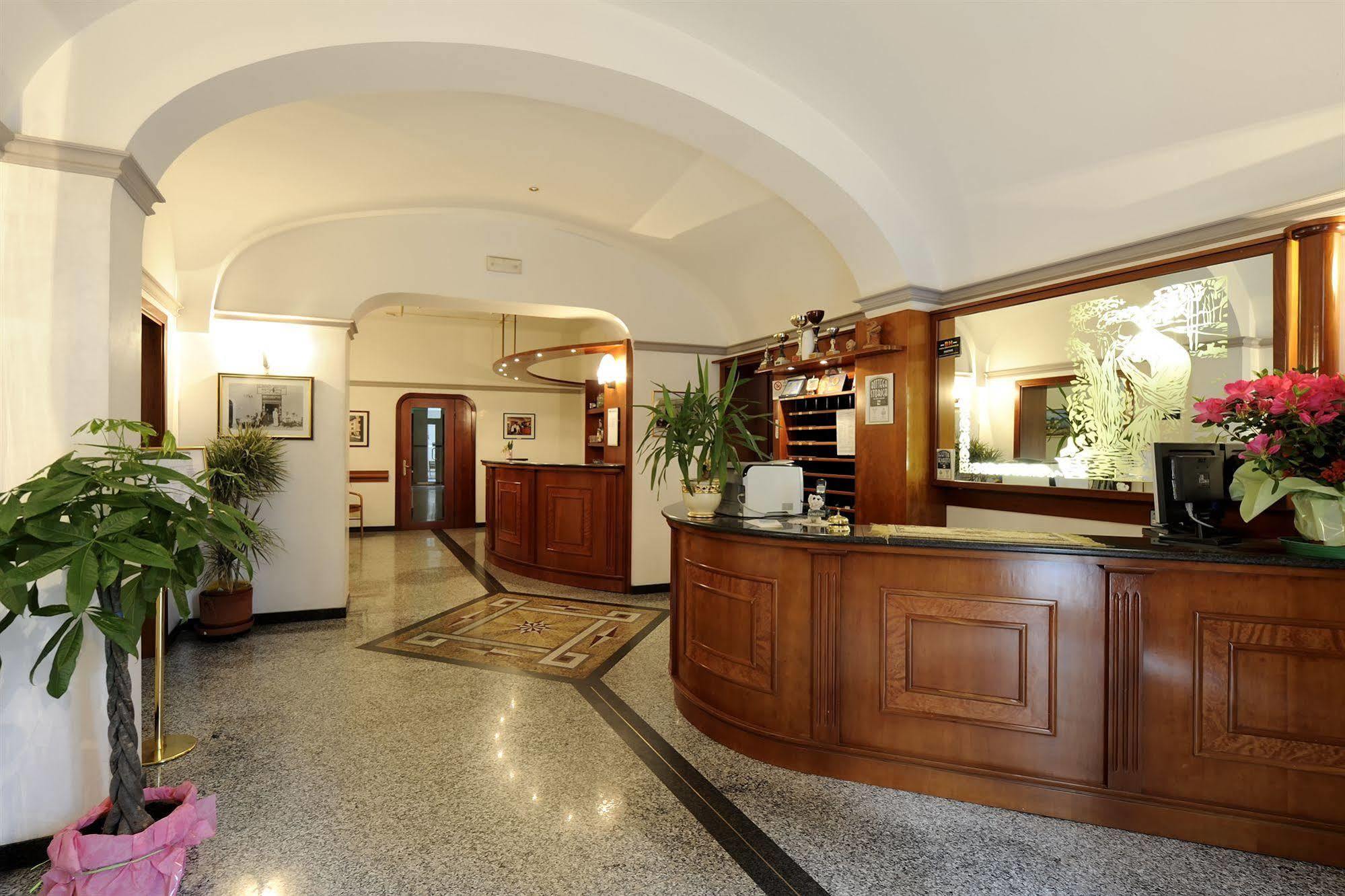 Hotel Bertusi بوريتا تيرمي المظهر الخارجي الصورة