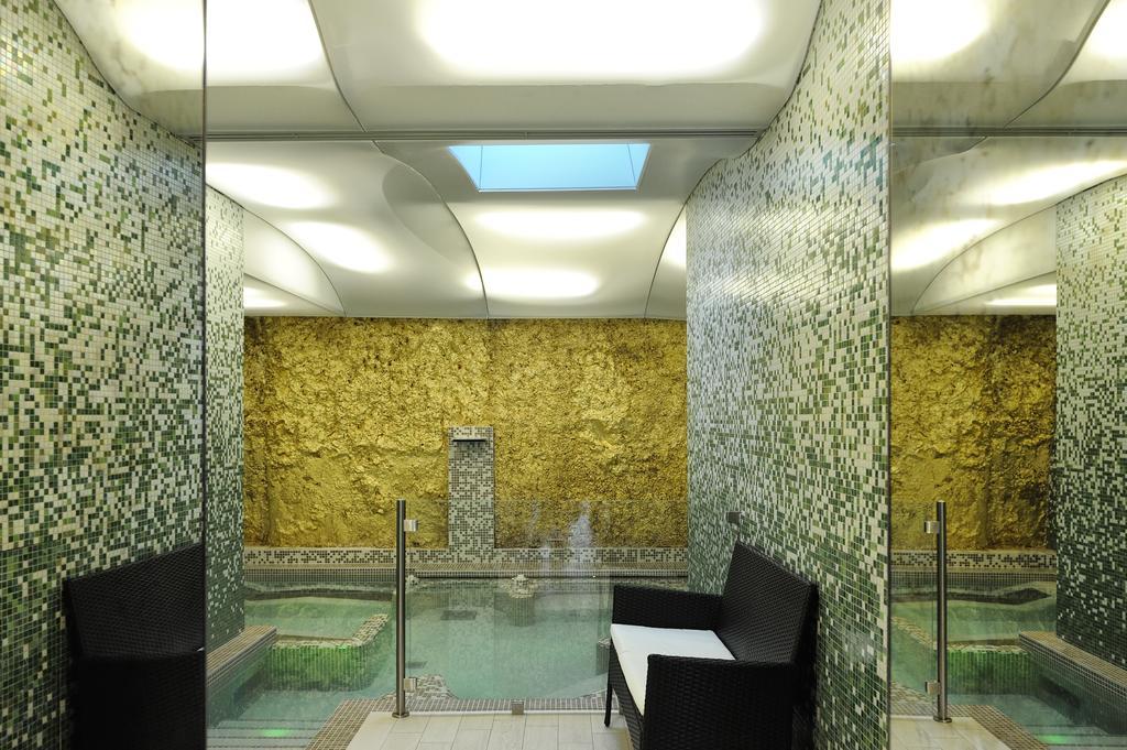 Hotel Bertusi بوريتا تيرمي المظهر الخارجي الصورة